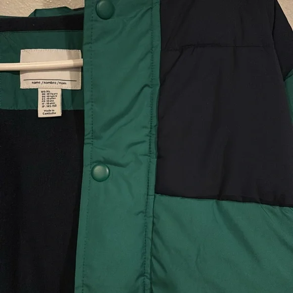 Amazon Essentials Boys Heavyweight Hooded Puffer Jacket Green Navy Color Block - Picture 7 of 15